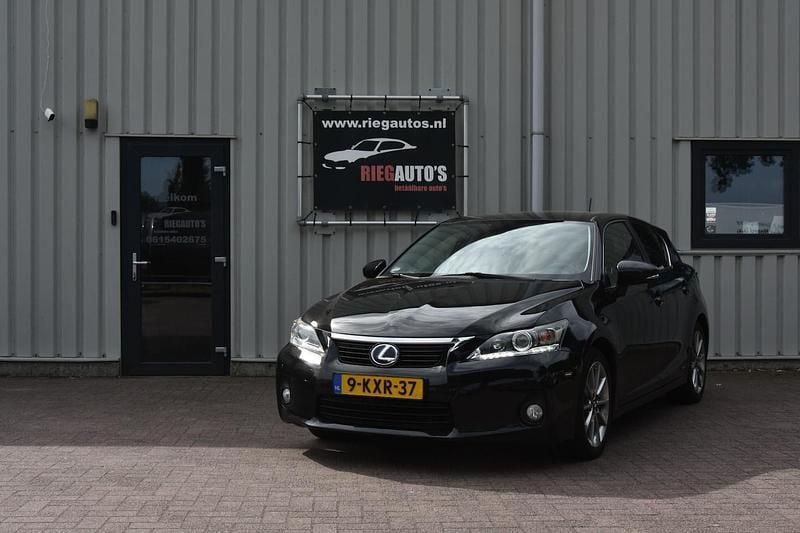 Zwart Occasion 2013 Lexus CT200h Business Edition Hatchback | € 9.450 (Eerlijke prijs) - Afbeelding 1/4