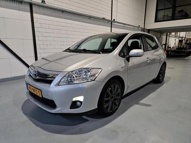 Grijs Gebruikt 2010 Toyota Auris Executive Hatchback | € 8.940 (Eerlijke prijs) - Afbeelding 1/4