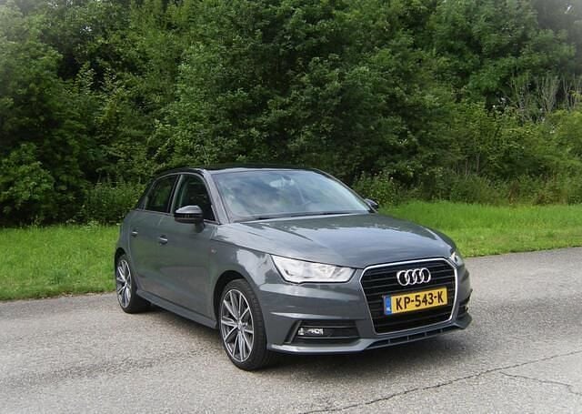 Grijs Gebruikt 2016 Audi A1 Sportback Basis Hatchback | € 10.750 (Eerlijke prijs) - Afbeelding 1/4