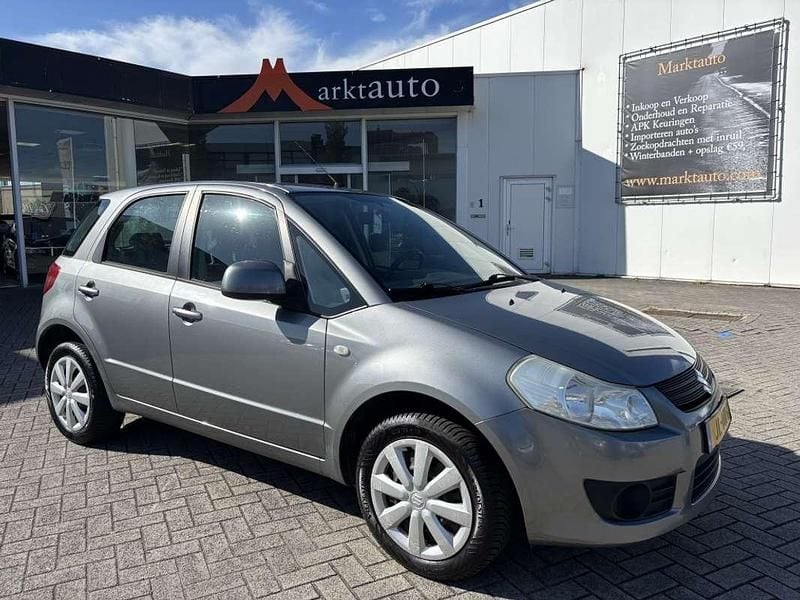 Grijs Gebruikt 2009 Suzuki SX4 MPV | € 3.940 (Eerlijke prijs) - Afbeelding 1/3