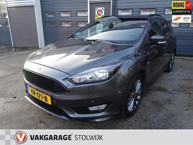 Grijs Gebruikt 2018 Ford Focus ST-Line Stationwagen | € 11.750 (Goede deal) - Afbeelding 1/4