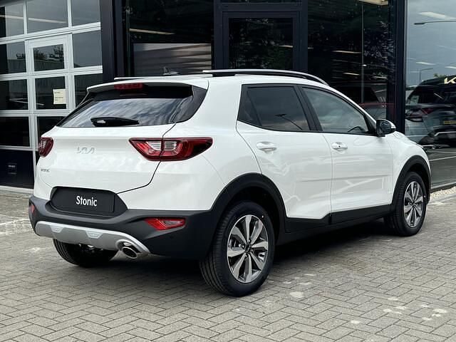 Nieuw Kia Stonic 101 PK (74 kW) 2025 Wit SUV