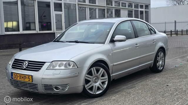 Grijs Gebruikt 2002 VW Passat Highline Sedan | € 2.999 (Eerlijke prijs) - Afbeelding 1/4