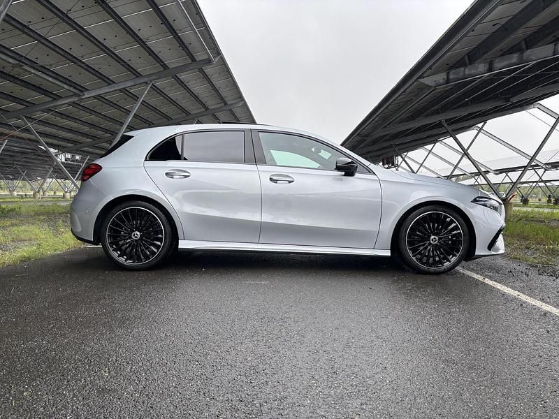 Nieuw Mercedes A180 Business 136 PK (100 kW) 2025 Zilver, metallic lak Hatchback