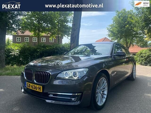 Bruin Occasion 2015 BMW 730 Sedan | € 22.945 - Afbeelding 1/4