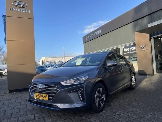 Iron grey (grijs metallic) Occasion 2018 Hyundai Ioniq Comfort Hatchback | € 16.995 (Eerlijke prijs) - Afbeelding 1/4