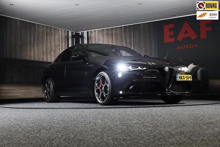 Zwart Gebruikt 2024 Alfa Romeo Giulia Sedan | € 52.850 (Duur) - Afbeelding 1/3