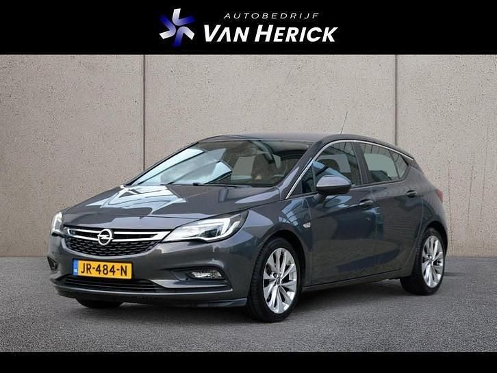 Grijs Gebruikt 2016 Opel Astra Edition Hatchback | € 8.745 (Goede deal) - Afbeelding 1/4