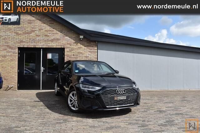 Zwart Gebruikt 2022 Audi A3 Advanced Hatchback | € 24.900 (Goede deal) - Afbeelding 1/4