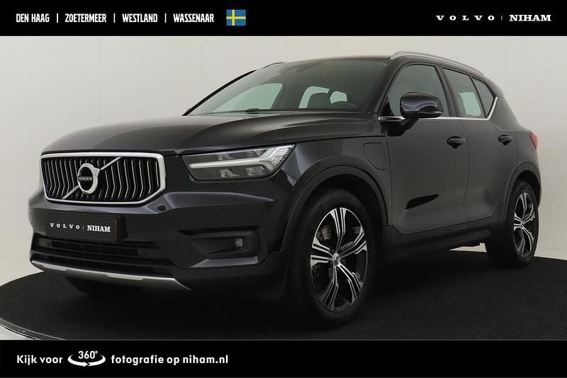 Zwart Gebruikt 2021 Volvo XC40 Inscription SUV | € 33.890 (Eerlijke prijs) - Afbeelding 1/4