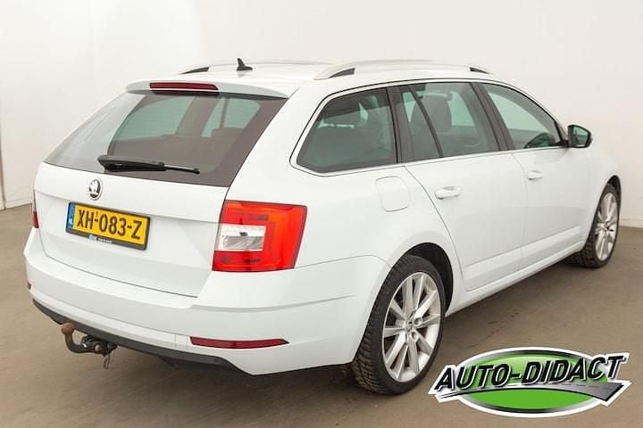 Occasion Skoda Octavia Business Line 2019 Wit Stationwagen