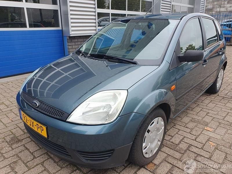 Groen Gebruikt 2002 Ford Fiesta Ambiente Hatchback | € 975 (Eerlijke prijs) - Afbeelding 1/4