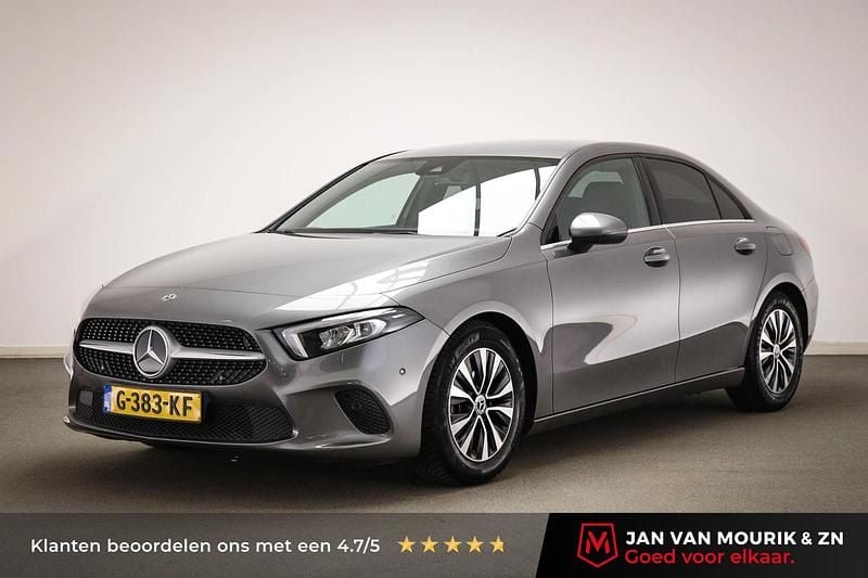 Grijs Gebruikt 2019 Mercedes A200 Business Sedan | € 22.695 (Goede deal) - Afbeelding 1/4
