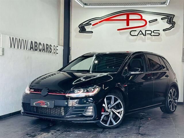 Zwart Gebruikt 2018 VW Golf Sedan | € 21.990 (Super prijs) - Afbeelding 1/4