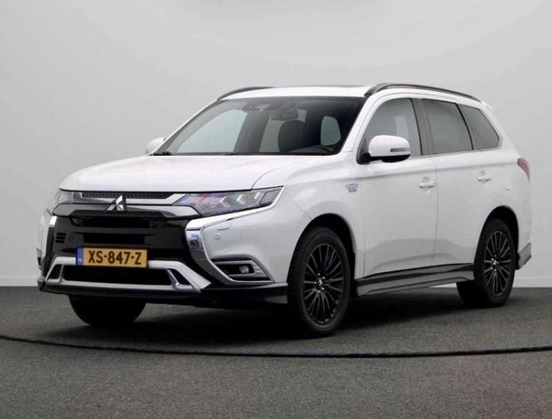 Wit Occasion 2019 Mitsubishi Outlander P-HEV Instyle Stationwagen | € 20.500 (Eerlijke prijs) - Afbeelding 1/4