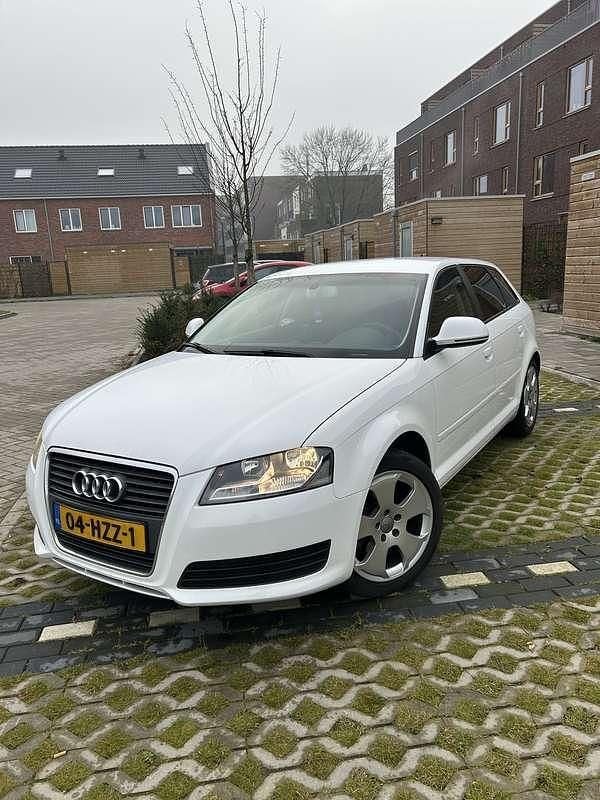 Wit Gebruikt 2009 Audi A3 Attraction Stationwagen | € 4.450 (Eerlijke prijs) - Afbeelding 1/4