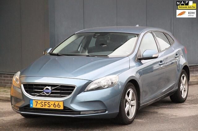 Blauw Gebruikt 2013 Volvo V40 Kinetic Stationwagen | € 4.750 (Eerlijke prijs) - Afbeelding 1/4