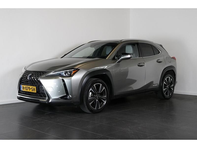 Grijs Gebruikt 2020 Lexus UX Executive Line SUV | € 32.950 (Eerlijke prijs) - Afbeelding 1/4