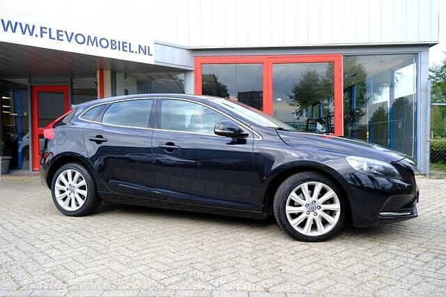 Occasion Volvo V40 Momentum 180 PK (132 kW) 2014 Zwart Stationwagen