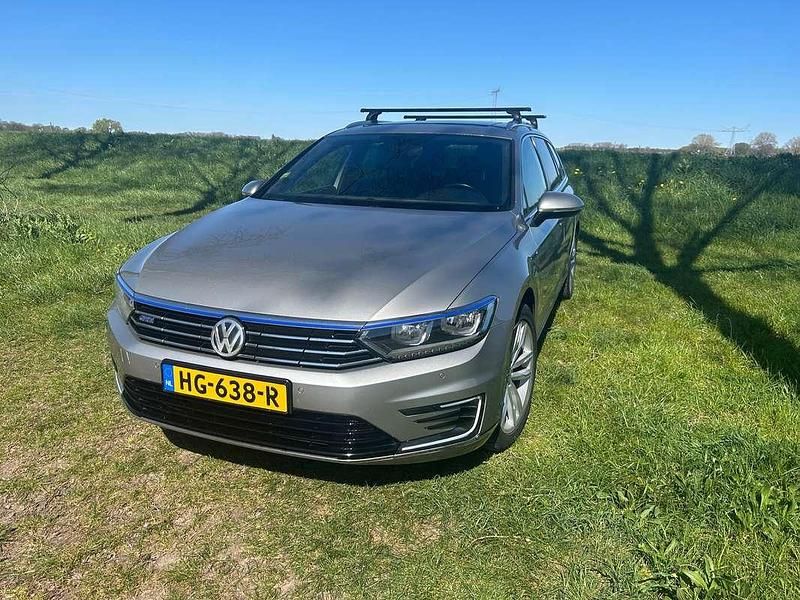 Zilver Gebruikt 2015 VW Passat Highline Stationwagen | € 11.000 (Goede deal) - Afbeelding 1/4