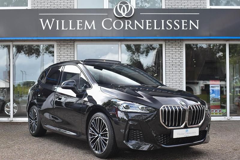 Zwart Gebruikt 2024 BMW 218 M Sport Stationwagen | € 38.750 - Afbeelding 1/4