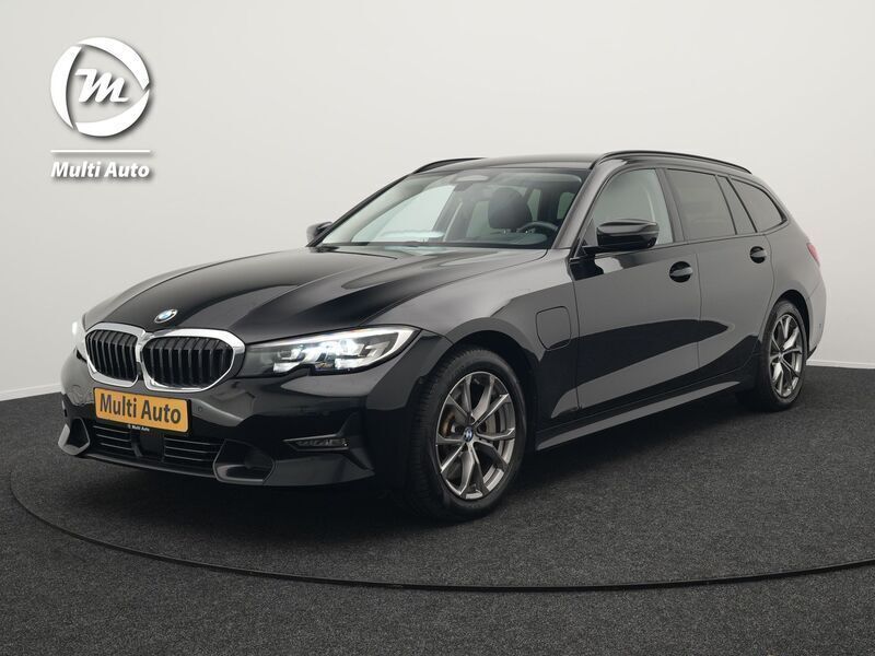Zwart Gebruikt 2020 BMW 330e Sport Line Stationwagen | € 30.740 (Eerlijke prijs) - Afbeelding 1/4