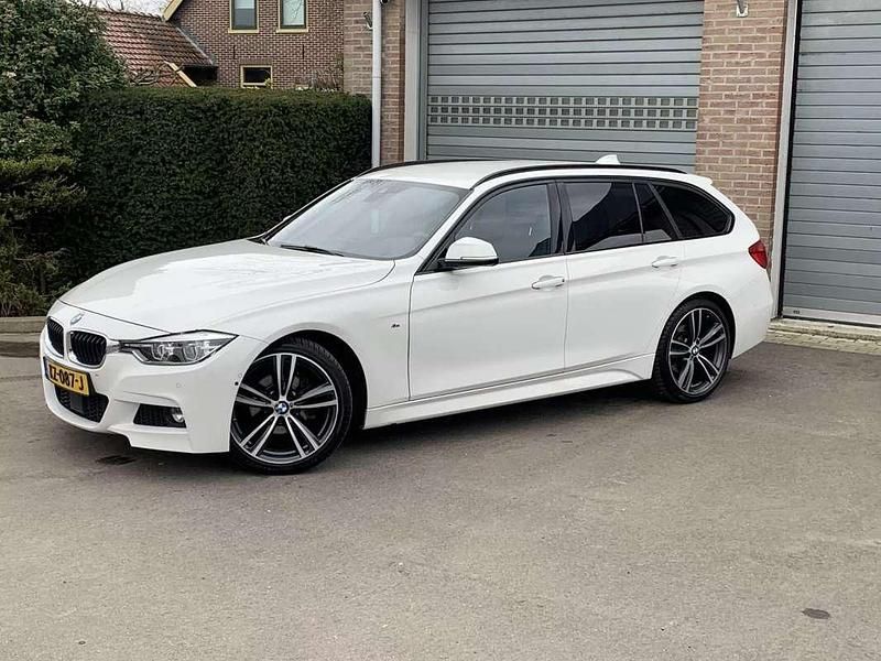 Wit Gebruikt 2017 BMW 320 Executive Stationwagen | € 13.000 (Eerlijke prijs) - Afbeelding 1/4