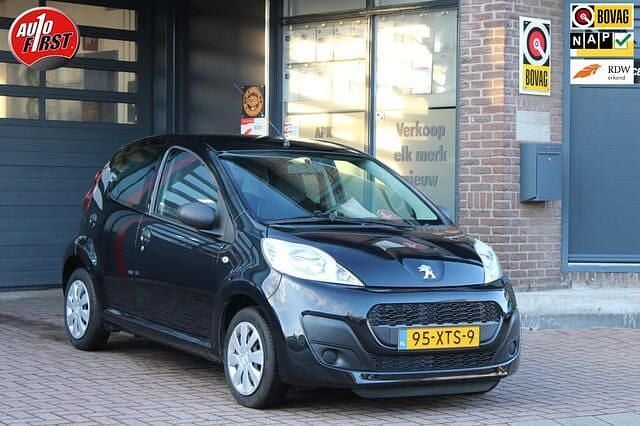 Zwart Occasion 2012 Peugeot 107 Access Hatchback | € 4.450 (Goede deal) - Afbeelding 1/4