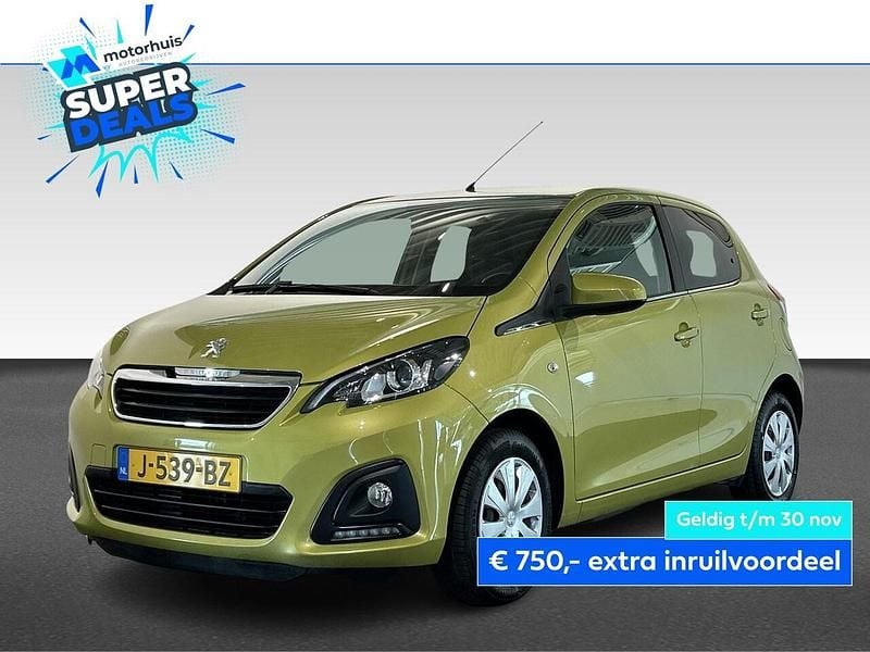 Groen (metallic) Gebruikt 2020 Peugeot 108 Active Hatchback | € 7.945 (Goede deal) - Afbeelding 1/4