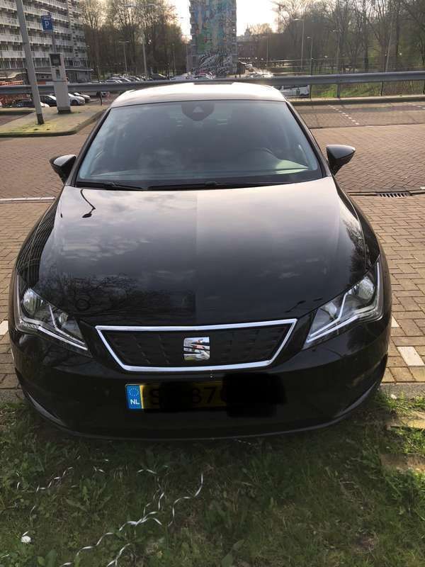 Zwart Gebruikt 2018 Seat Leon ST Stationwagen | € 16.999 - Afbeelding 1/4