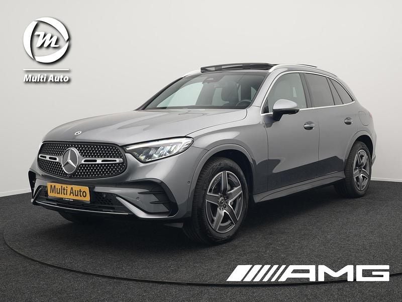 Grijs Gebruikt 2023 Mercedes GLC300e AMG line SUV | € 64.740 (Eerlijke prijs) - Afbeelding 1/4