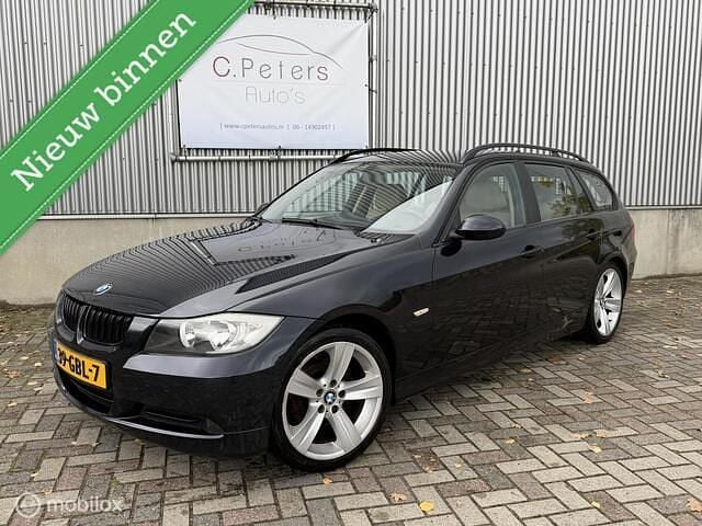 Zwart Gebruikt 2008 BMW 318 Executive Stationwagen | € 3.990 (Goede deal) - Afbeelding 1/4