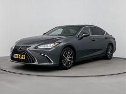 Grijs Gebruikt 2023 Lexus ES300H Business Edition Sedan | € 47.800 (Goede deal) - Afbeelding 1/3