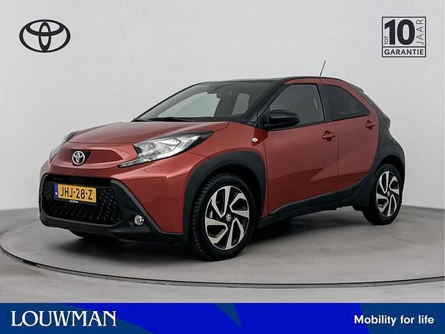 Rood Gebruikt 2023 Toyota Aygo X Pulse SUV | € 22.445 - Afbeelding 1/3