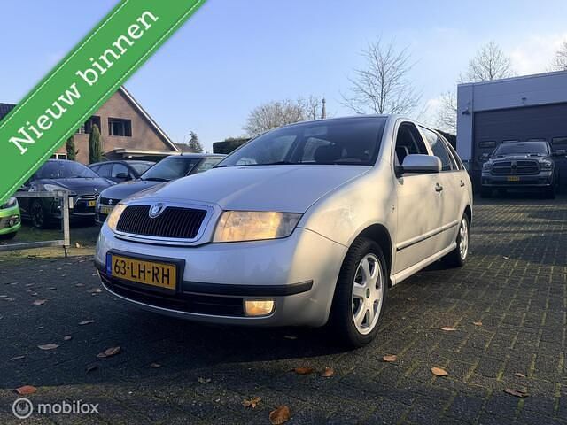 Grijs Gebruikt 2003 Skoda Fabia Elegance Stationwagen | € 1.950 (Eerlijke prijs) - Afbeelding 1/4