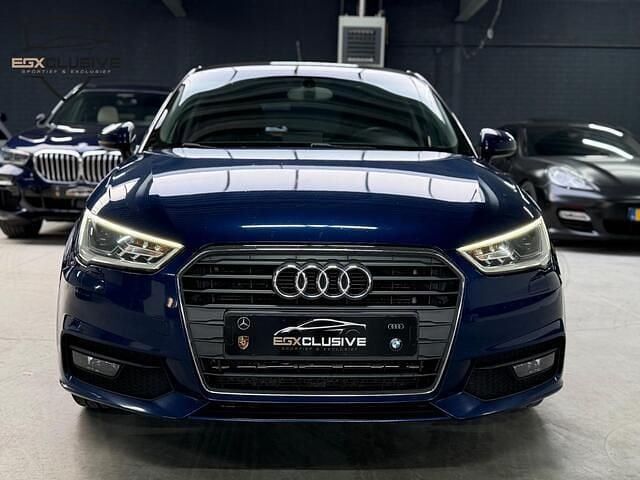 Blauw (metallic) Gebruikt 2015 Audi A1 Sportback Sport Hatchback | € 12.450 (Duur) - Afbeelding 1/4
