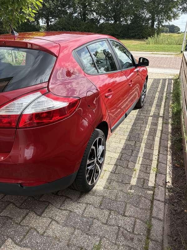 Occasion Renault Mégane III Expression 131 PK (96 kW) 2010 Rood Hatchback