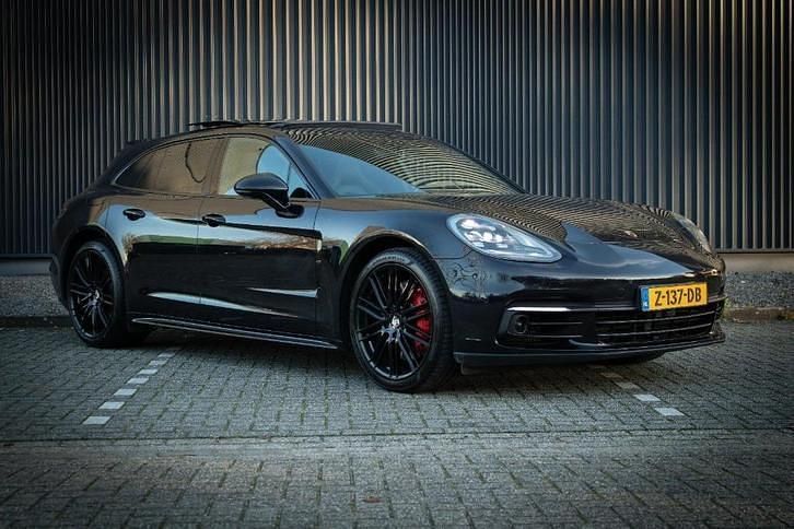 Zwart Gebruikt 2018 Porsche Panamera 4S Sport Turismo Sedan | € 73.650 - Afbeelding 1/4