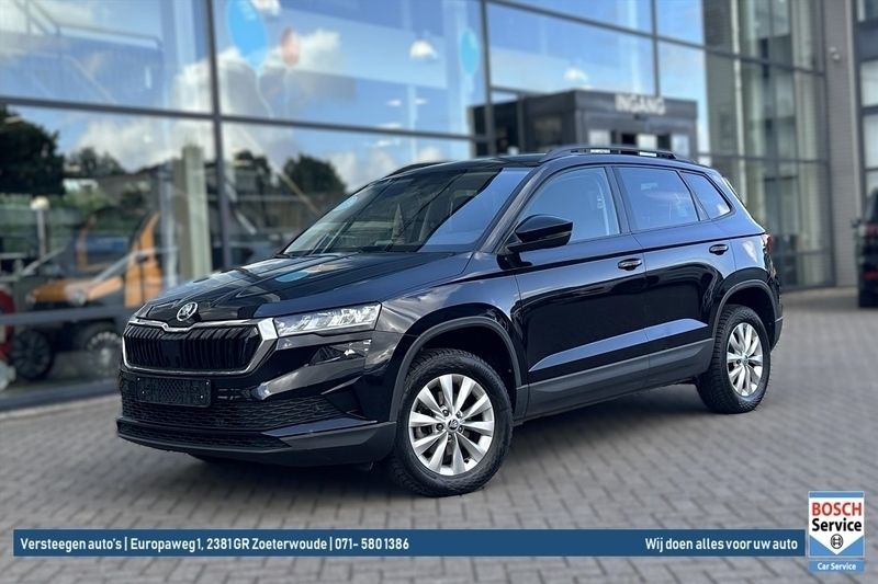 Zwart Gebruikt 2023 Skoda Karoq Ambition SUV | € 27.950 (Iets duurder) - Afbeelding 1/4