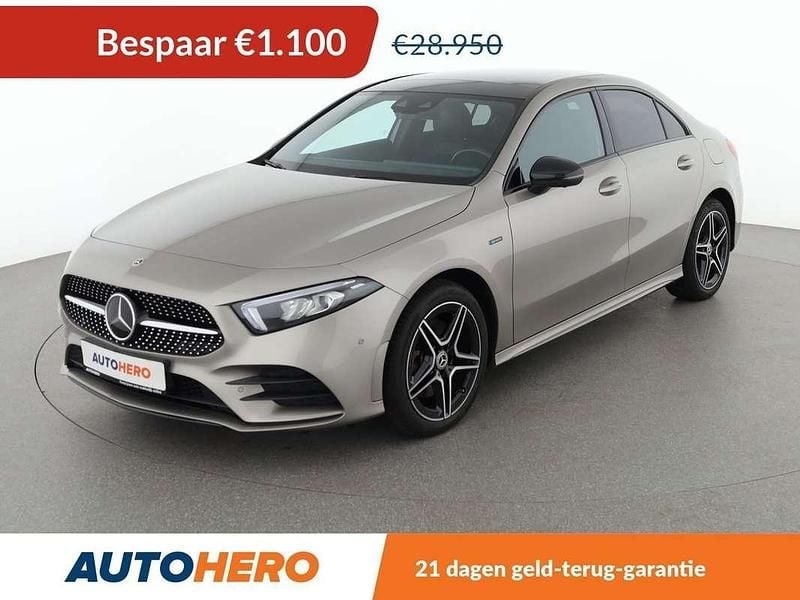 Grijs Gebruikt 2020 Mercedes A250 AMG line Sedan | € 28.049 (Eerlijke prijs) - Afbeelding 1/3