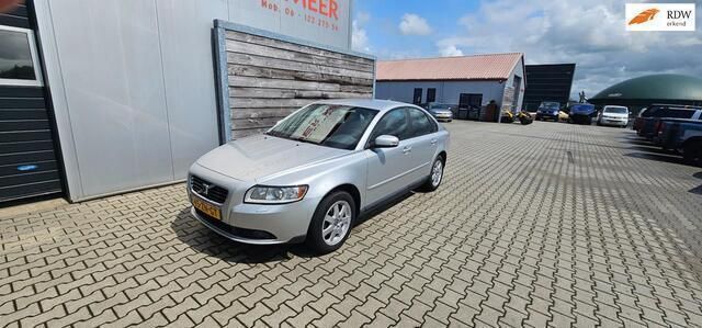 Grijs Gebruikt 2008 Volvo S40 Sedan | € 3.750 (Eerlijke prijs) - Afbeelding 1/4