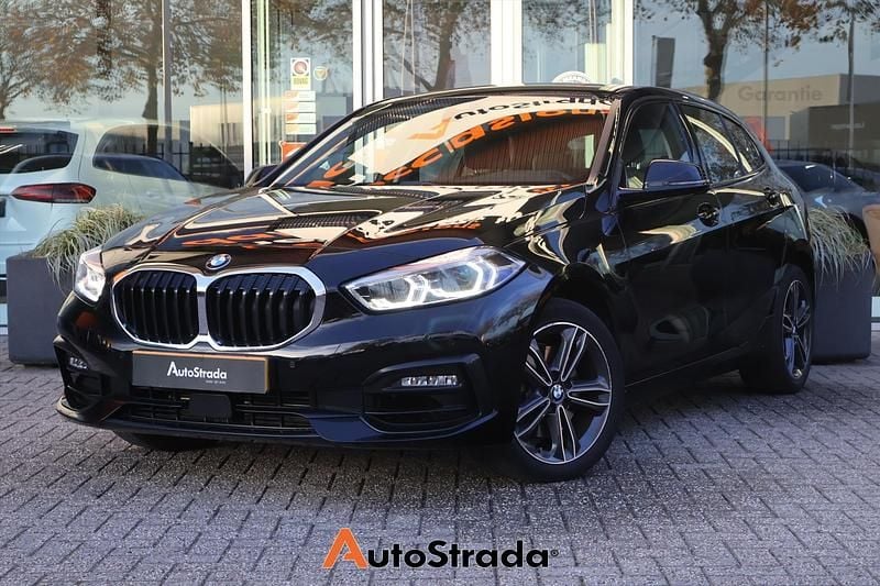 Zwart Gebruikt 2020 BMW 118 Executive Hatchback | € 20.900 (Goede deal) - Afbeelding 1/4