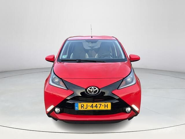 Occasion Toyota Aygo X-play 69 PK (50 kW) 2017 Rood Hatchback