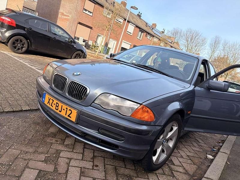 Blauw Occasion 1999 BMW 316 Sedan | € 2.400 (Eerlijke prijs) - Afbeelding 1/4
