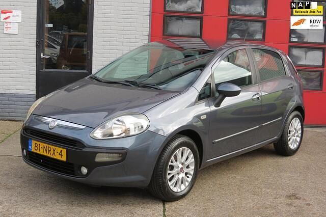 Blauw (metallic) Gebruikt 2010 Fiat Punto Evo Dynamic Hatchback | € 2.950 (Eerlijke prijs) - Afbeelding 1/4