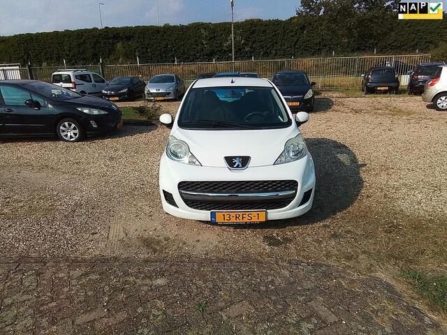 Wit Gebruikt 2012 Peugeot 107 S Hatchback | € 2.944 (Duur) - Afbeelding 1/1