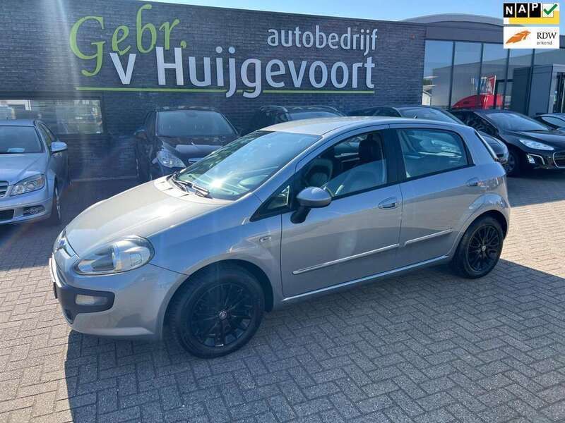 Grijs, metallic lak Gebruikt 2011 Fiat Punto Evo Dynamic Hatchback | € 2.200 (Eerlijke prijs) - Afbeelding 1/4