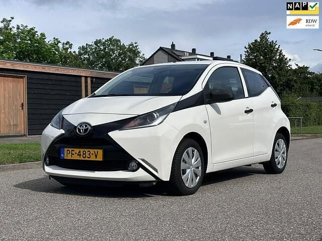 Wit Gebruikt 2017 Toyota Aygo Hatchback | € 6.950 (Eerlijke prijs) - Afbeelding 1/4