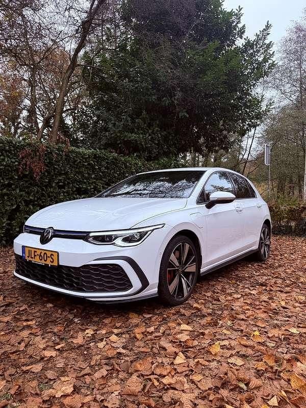 Wit Gebruikt 2021 VW Golf VIII GTE Stationwagen | € 19.500 (Goede deal) - Afbeelding 1/4