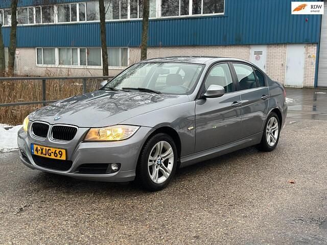 Grijs Occasion 2011 BMW 316 Sedan | € 7.950 (Eerlijke prijs) - Afbeelding 1/4